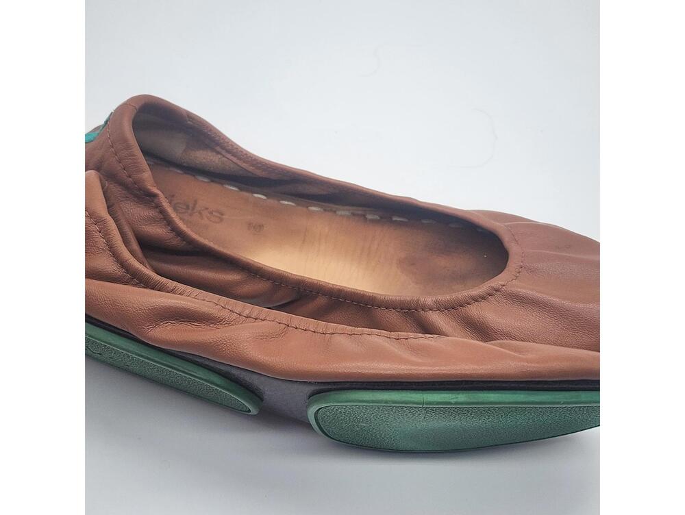 Tieks chestnut leather ballet flats, foldable design comfort. 10 - Picture 8 of 9